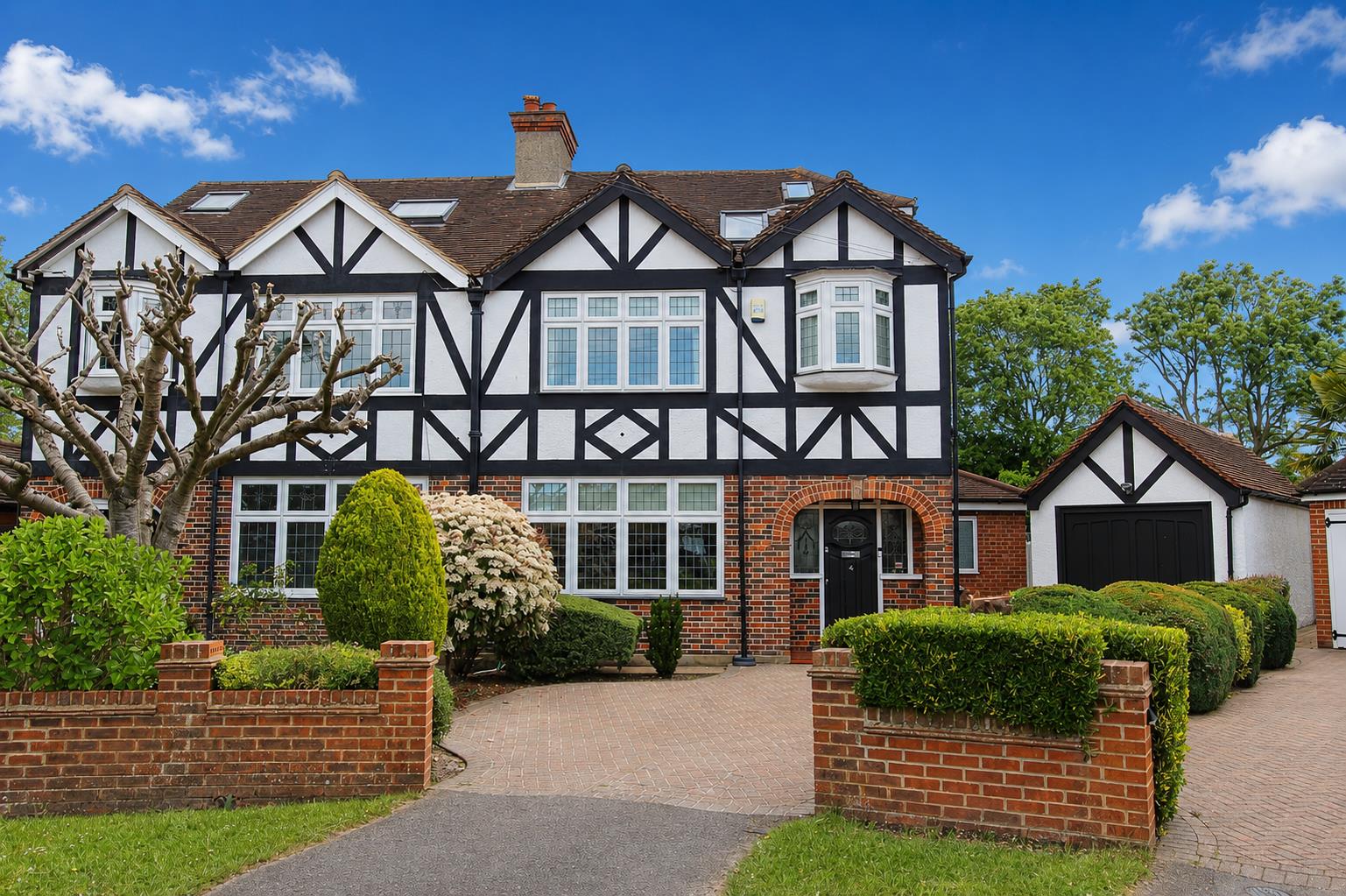 4 bed property in Farm Close, Wallington
